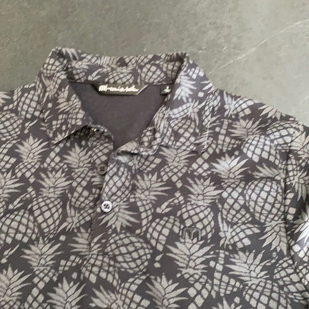 Travis matthew Golf shirt. Size S